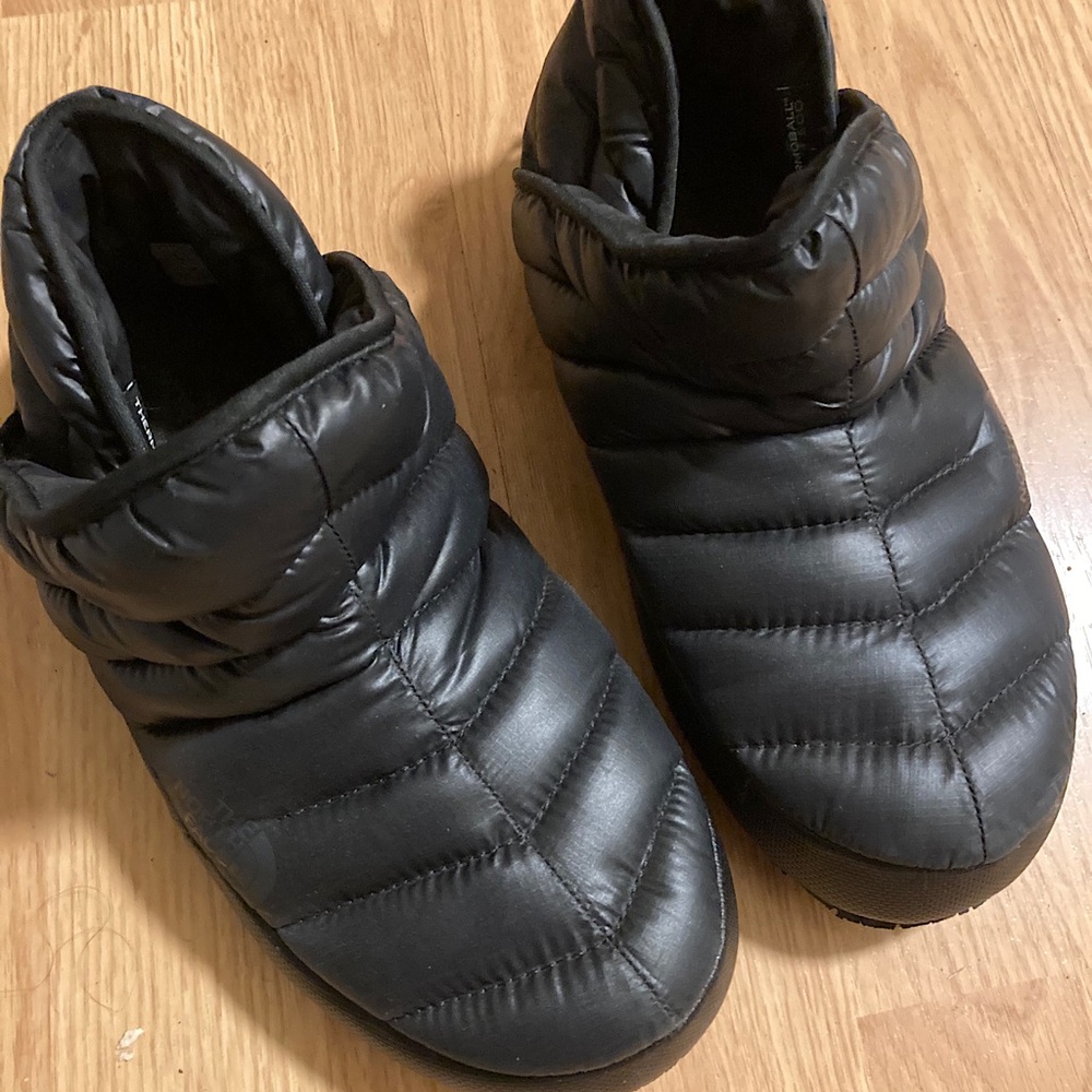 North face puffy slippers/ shoes